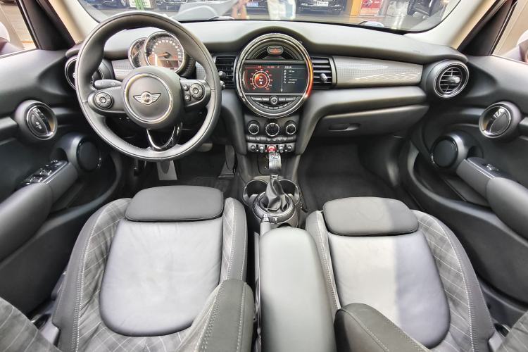 Used MINI 2016 1.5T COOPER Pioneer Edition Five-Door Model Interior 1