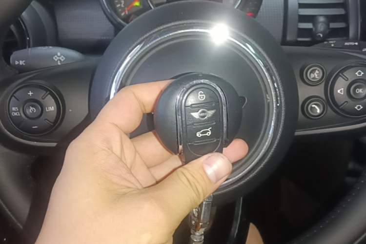 Used MINI 2016 1.5T COOPER Five-Door Edition Interior 1