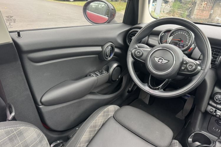 Used MINI 2016 1.5T COOPER Five-Door Edition Interior 10