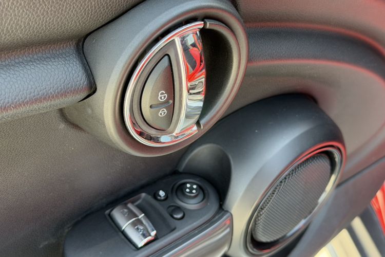 Used MINI 2016 1.5T COOPER Interior 10
