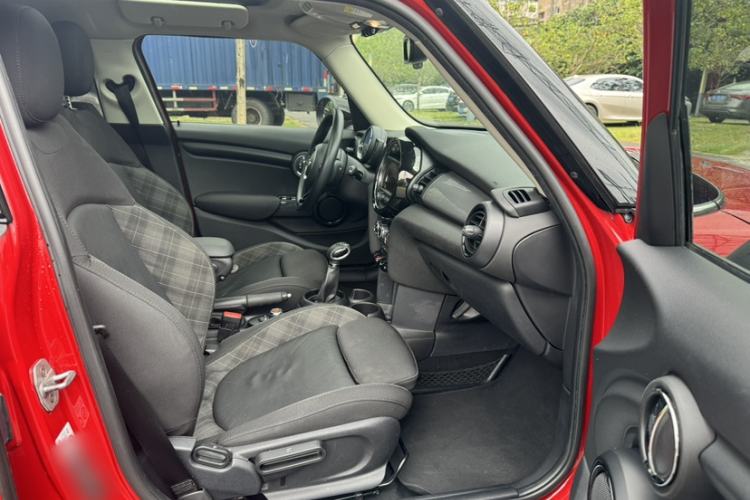Used MINI 2016 1.5T COOPER Five-Door Edition Interior 12