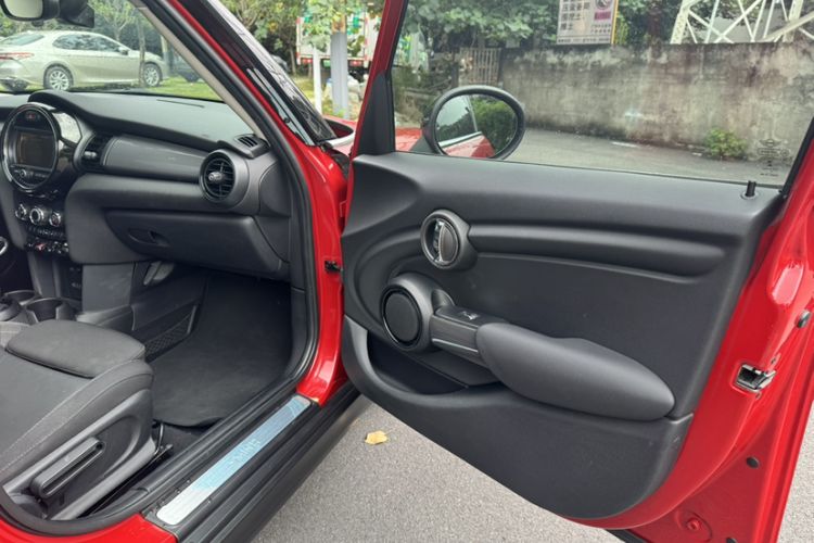 Used MINI 2016 1.5T COOPER Five-Door Edition Interior 12