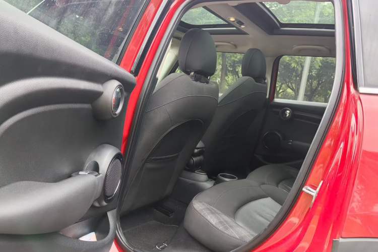 Used MINI 2016 1.5T COOPER Five-Door Edition Interior 2
