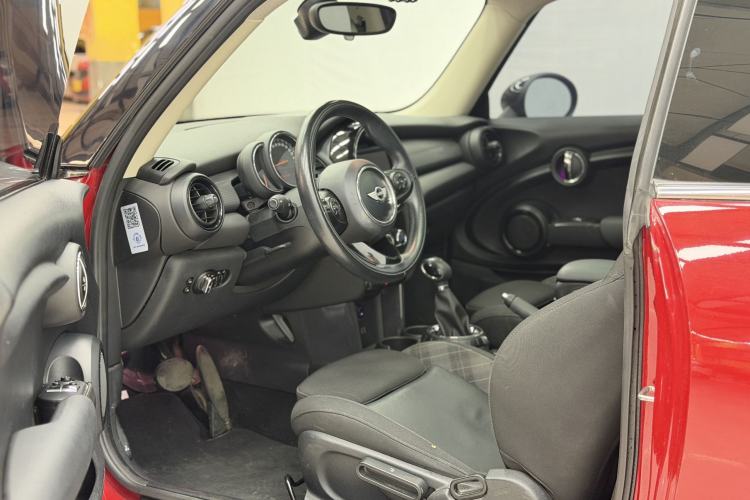 Used MINI 2016 1.5T COOPER Interior 2