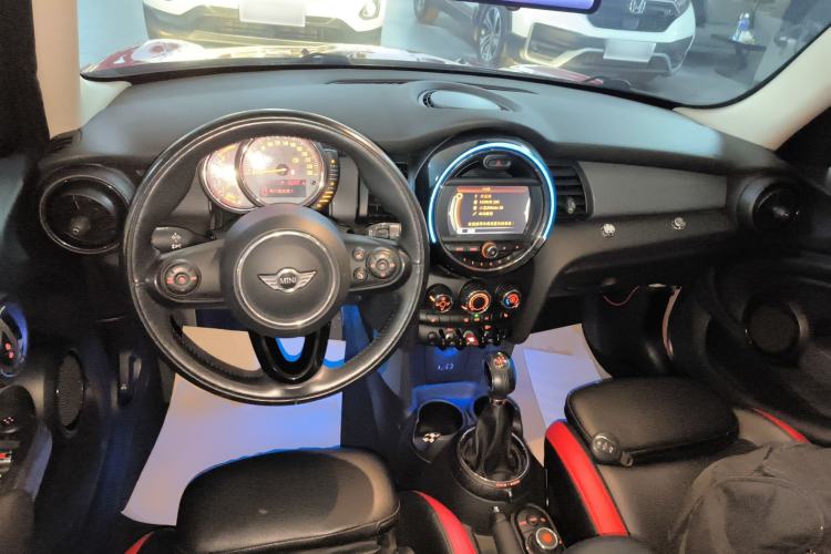Used MINI 2016 1.5T COOPER Five-Door Edition Interior 2