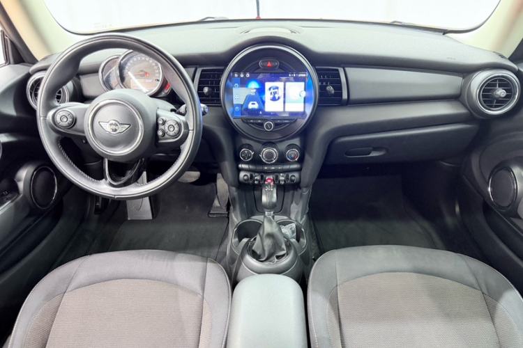 Used MINI 2016 1.2T ONE Pioneer Edition Interior 2