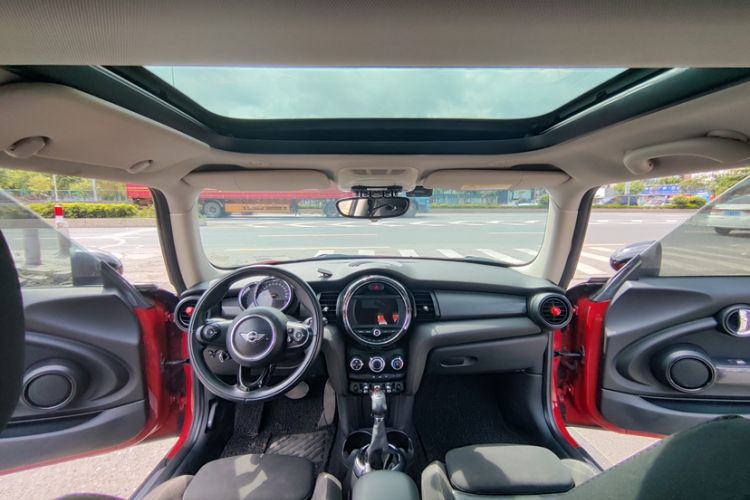 Used MINI 2016 1.5T COOPER Interior 2