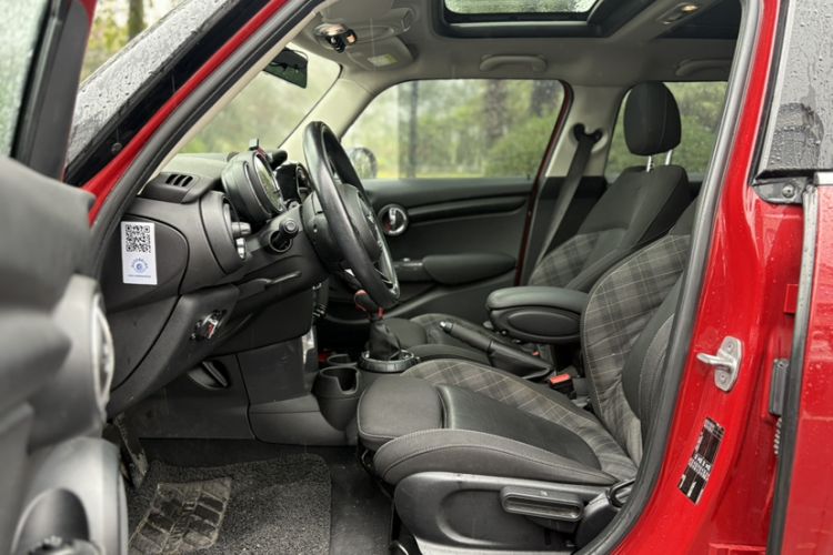 Used MINI 2016 1.5T COOPER Five-Door Edition Interior 2