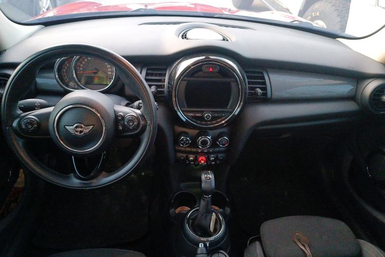 Used MINI 2016 1.5T COOPER Five-Door Edition Interior 2