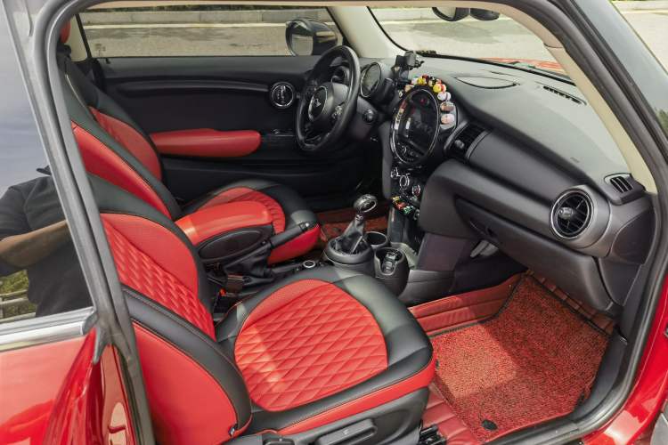 Used MINI 2016 1.2T ONE Pioneer Edition Interior 2