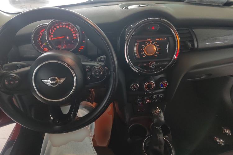 Used MINI 2016 1.5T COOPER Interior 2