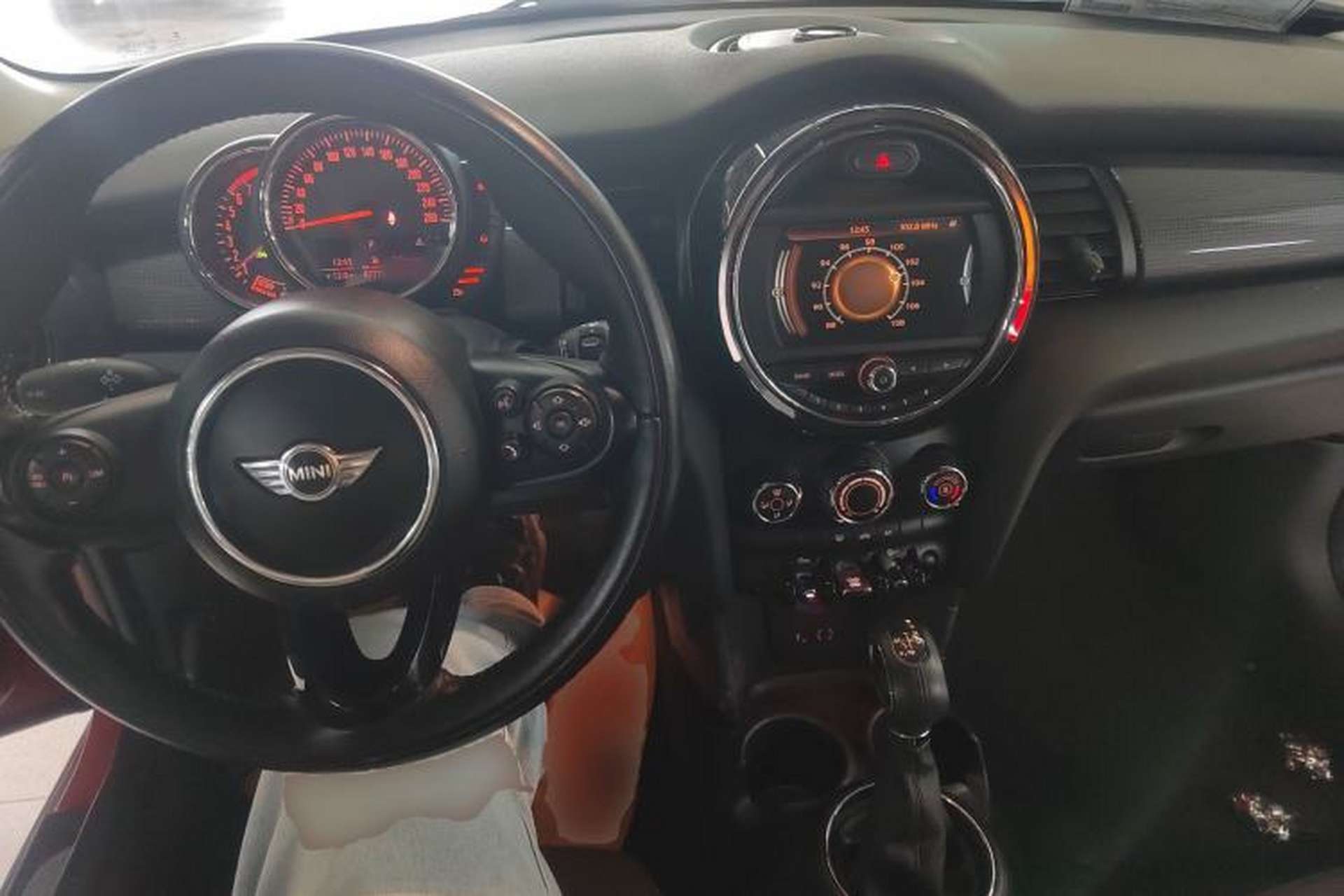 Used MINI 2016 1.5T COOPER Interior 2