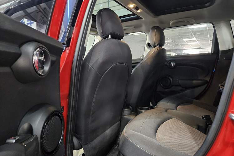 Used MINI 2016 1.2T ONE Five-Door Edition Interior 2