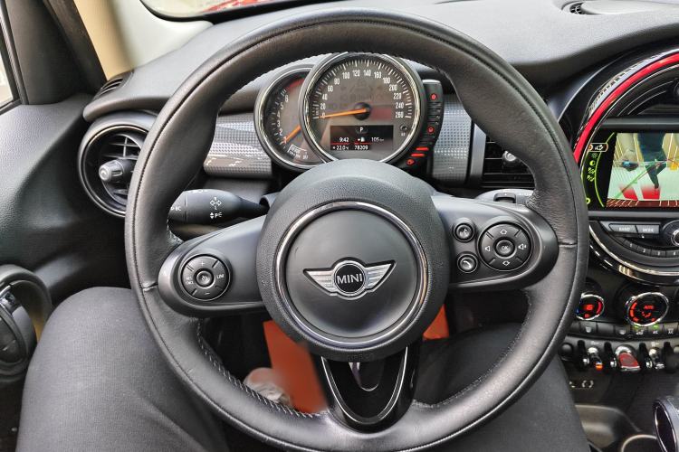 Used MINI 2016 1.5T COOPER Pioneer Edition Five-Door Model Interior 2