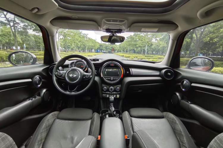 Used MINI 2016 1.5T COOPER Five-Door Edition Interior 3