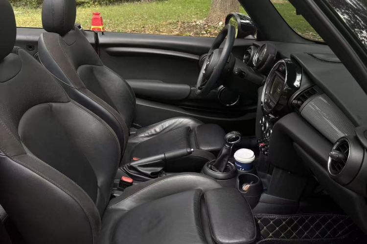 Used MINI 2016 1.5T COOPER CABRIO Interior 3
