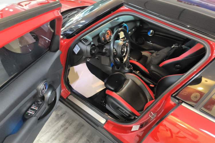 Used MINI 2016 1.5T COOPER Five-Door Edition Interior 3