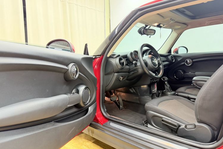 Used MINI 2016 1.2T ONE Pioneer Edition Interior 3
