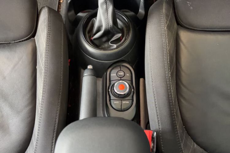 Used MINI 2016 1.5T COOPER Five-Door Edition Interior 3