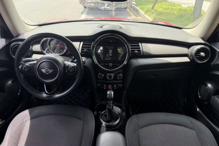 Used MINI 2016 1.2T ONE Pioneer Edition Interior 3