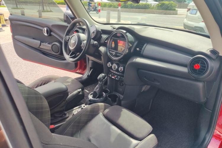 Used MINI 2016 1.5T COOPER Interior 3