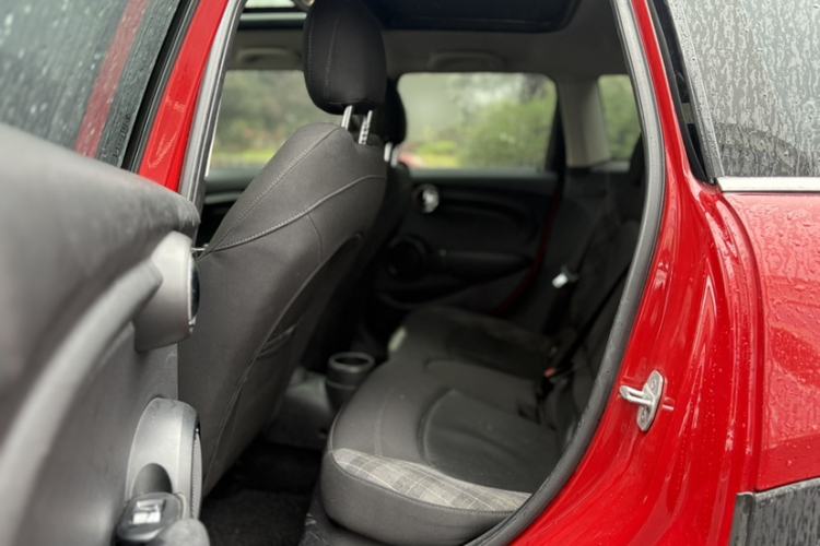 Used MINI 2016 1.5T COOPER Five-Door Edition Interior 3