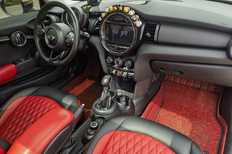 Used MINI 2016 1.2T ONE Pioneer Edition Interior 3