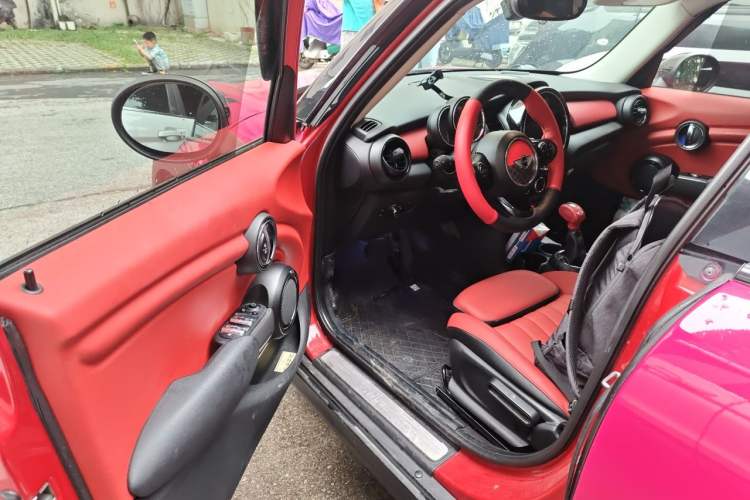 Used MINI 2016 1.5T COOPER Pioneer Edition Five-Door Model Interior 3