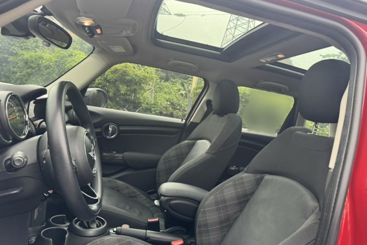 Used MINI 2016 1.5T COOPER Five-Door Edition Interior 3