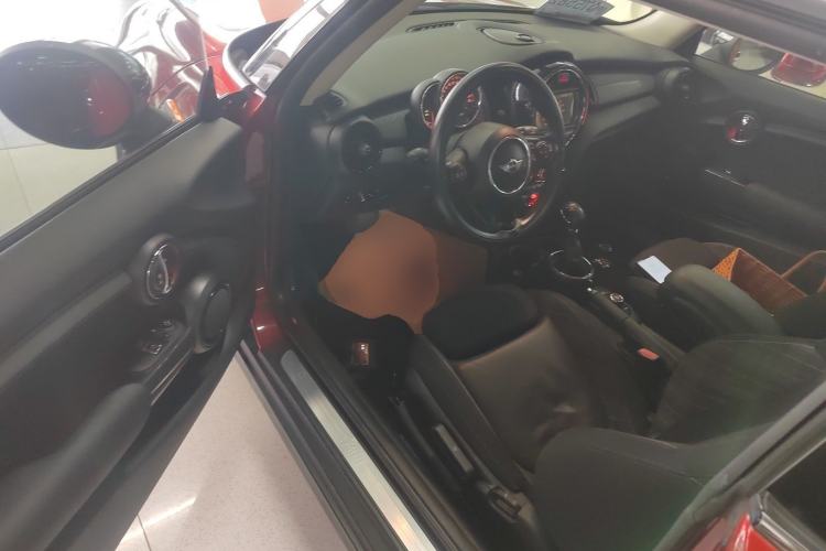 Used MINI 2016 1.5T COOPER Interior 3