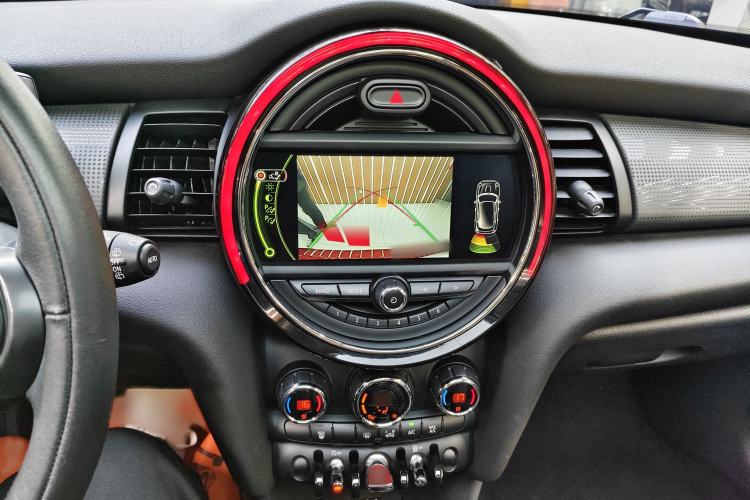Used MINI 2016 1.5T COOPER Pioneer Edition Five-Door Model Interior 3