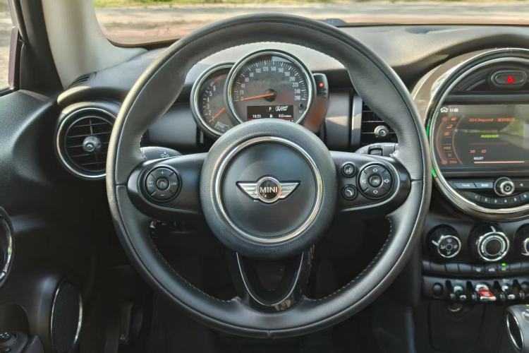Used MINI 2016 1.2T ONE Pioneer Edition Interior 4