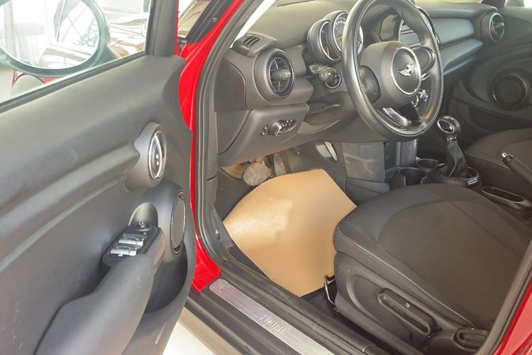 Used MINI 2016 1.2T ONE Five-Door Edition Interior 4