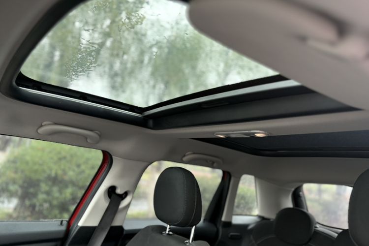 Used MINI 2016 1.5T COOPER Five-Door Edition Interior 4
