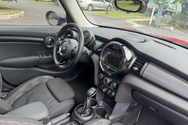 Used MINI 2016 1.5T COOPER Five-Door Edition Interior 4