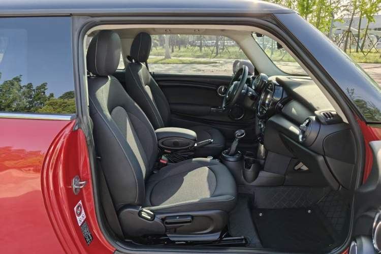 Used MINI 2016 1.2T ONE Pioneer Edition Interior 5
