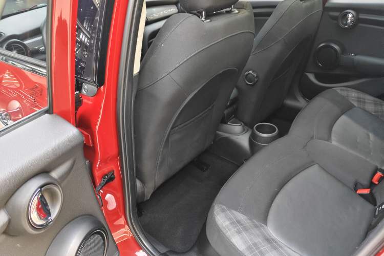 Used MINI 2016 1.5T COOPER Pioneer Edition Five-Door Model Interior 5