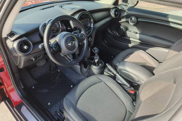 Used MINI 2016 1.2T ONE Pioneer Edition Interior 6