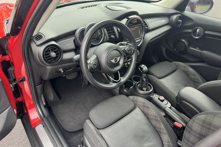 Used MINI 2016 1.5T COOPER Five-Door Edition Interior 6