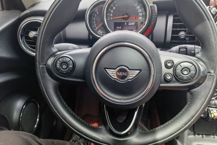 Used MINI 2016 1.2T ONE Pioneer Edition Interior 7
