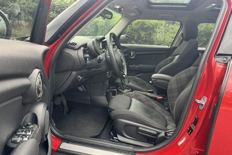 Used MINI 2016 1.5T COOPER Five-Door Edition Interior 8