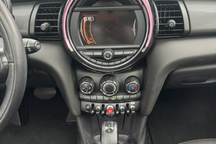 Used MINI 2016 1.5T COOPER Five-Door Edition Interior 9