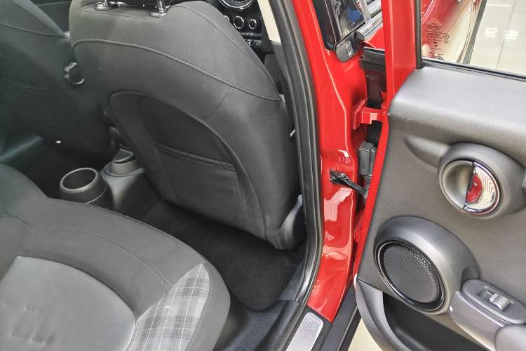 Used MINI 2016 1.5T COOPER Pioneer Edition Five-Door Model Interior 9