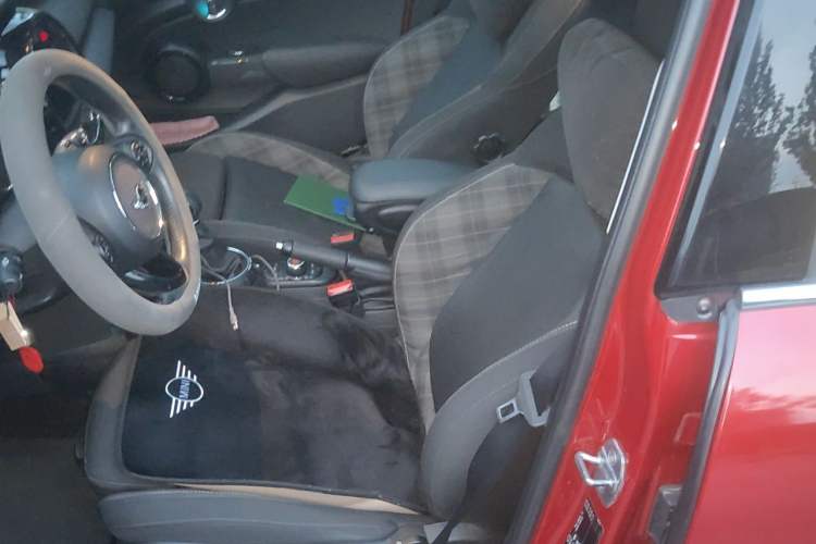 Used MINI 2016 1.5T COOPER Five-Door Edition Left Front Seat