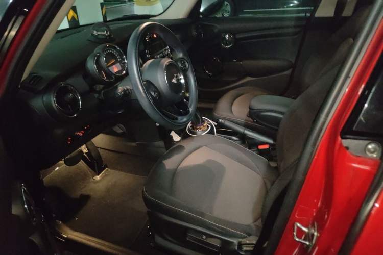 Used MINI 2016 1.2T ONE Pioneer Edition Five-Door Version Left Front Seat