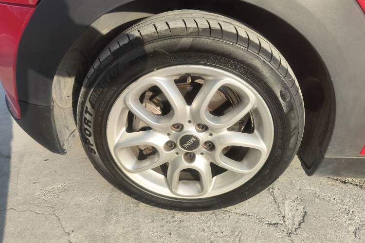 Used MINI 2016 1.2T ONE Pioneer Edition Five-Door Version Left Front Wheel Hub