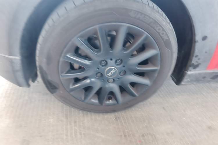 Used MINI 2016 1.5T COOPER Five-Door Edition Left Front Wheel Hub