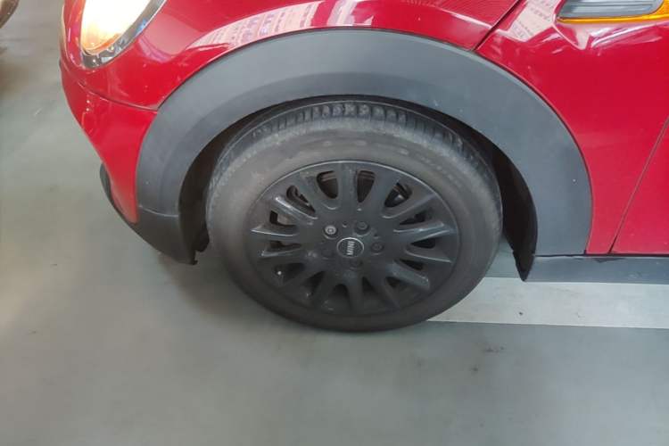 Used MINI 2016 1.5T COOPER Five-Door Edition Left Front Wheel Hub