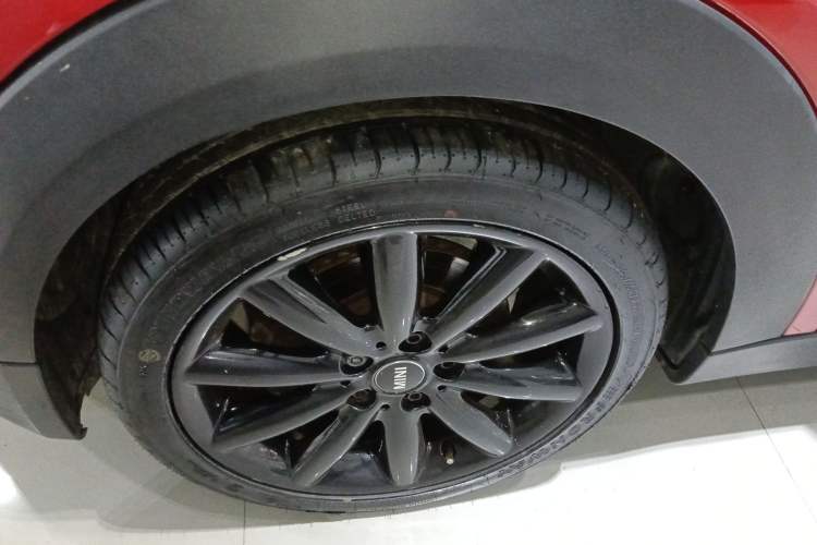 Used MINI 2016 1.5T COOPER Pioneer Edition Five-Door Model Left Front Wheel Hub