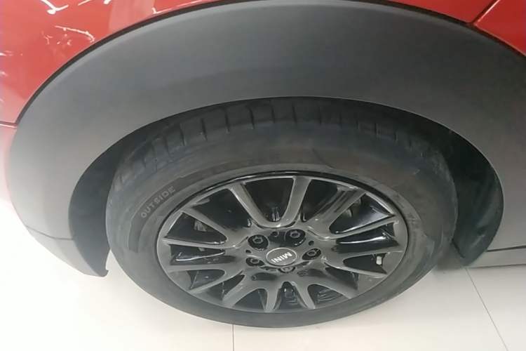 Used MINI 2016 1.5T COOPER Five-Door Edition Left Front Wheel Hub